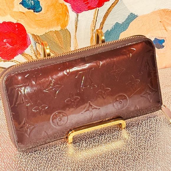 Louis Vuitton Brown Embossed printed monogram zipper round Wallet - Picture 3 of 16